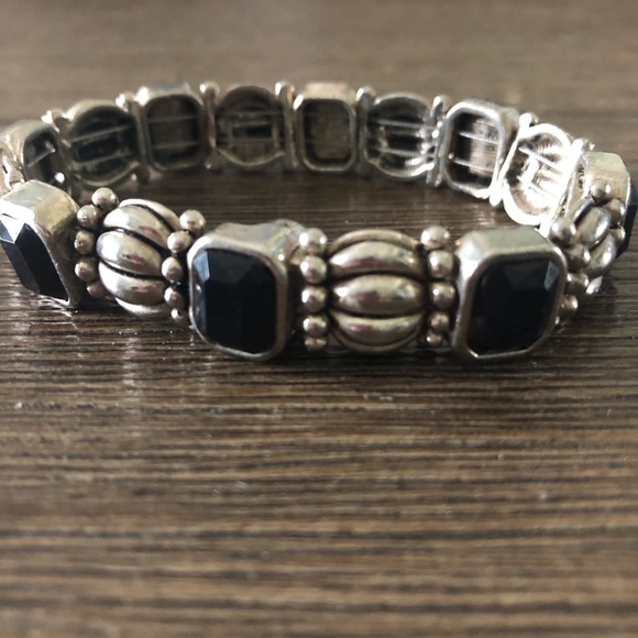 Jewelry - Vintage black & metal stretch bracelet